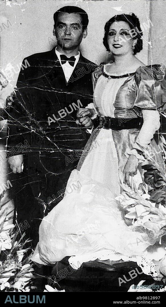 1934. La actriz Lola Membrives, junto a Federico García Lorca durante la estancia del poeta en Buenos Aires.