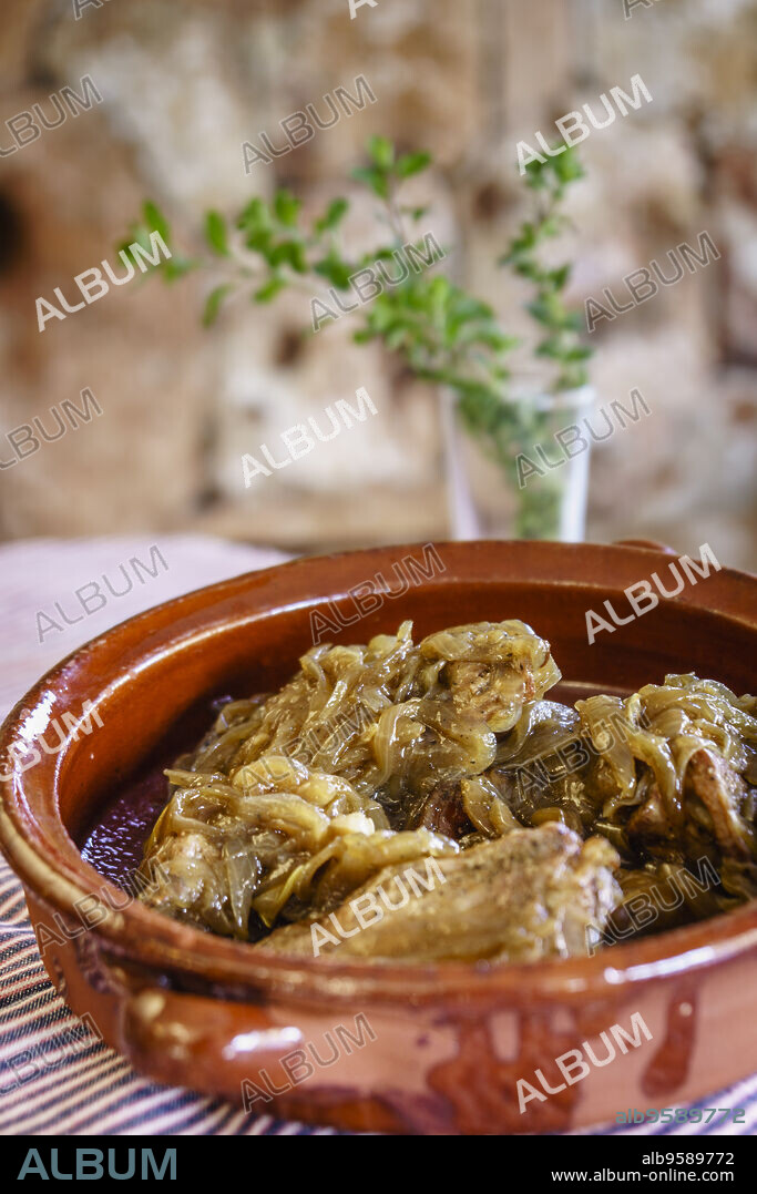 Conill amb Ceba, ( conejo con cebolla), Can Ramis,llucmajor, Mallorca,Islas Baleares,Spain.