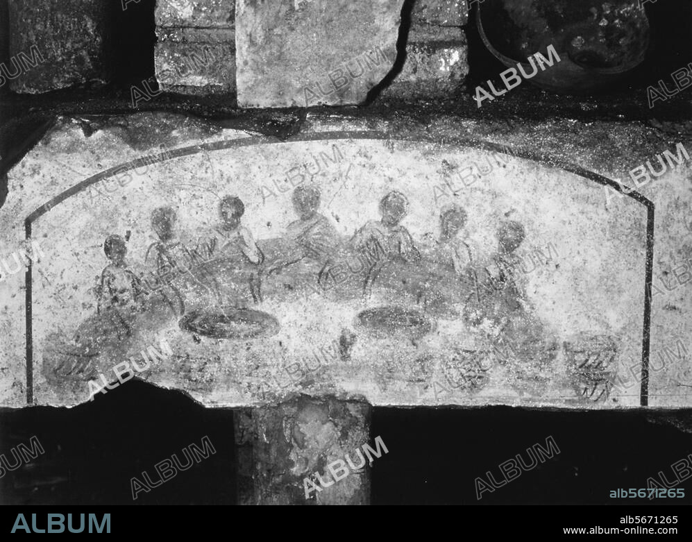 ANONYM. Rom / Roma (Italien), Calixtus-Katakomben / Catacombe di San Callisto, Sakramentskapelle A 3, Rückwand. Eucharistisches Liebesmahl. Wandmalerei, frühchristlich, 1. Hälfte. 3. Jahrhundert. 65 × 115 cm.