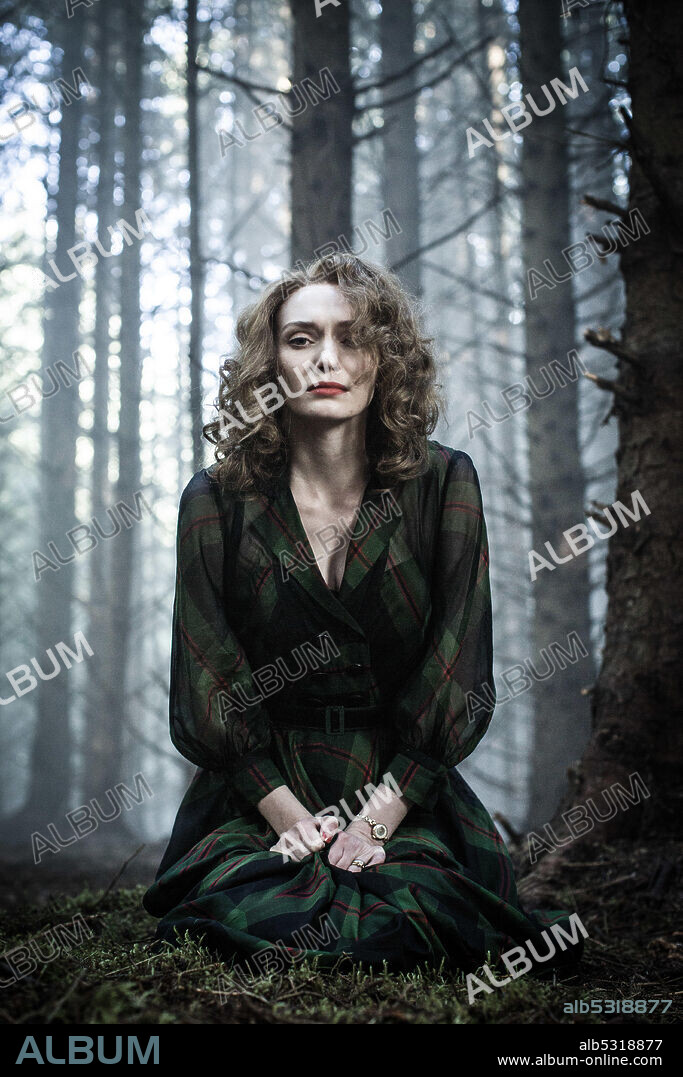 ELEANOR TOMLINSON en AGATHA CHRISTIE: INOCENCIA TRÁGICA, 2018 (ORDEAL BY INNOCENCE), dirigida por SANDRA GOLDBACHER. Copyright MAMMOTH SCREEN.