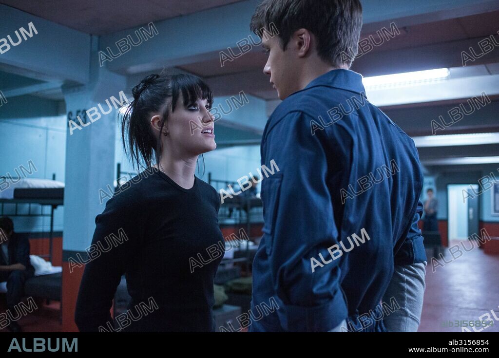 MAIKA MONROE in THE 5TH WAVE, 2016, directed by J BLAKESON. Copyright COLUMBIA PICTURES/GK FILMS/LSTAR CAPITAL/LIVING FILMS/MATERI.