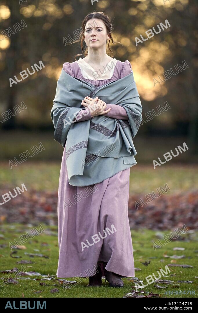 ROSE LESLIE en MISS AUSTEN, 2025, dirigida por AISLING WALSH. Copyright BBC.