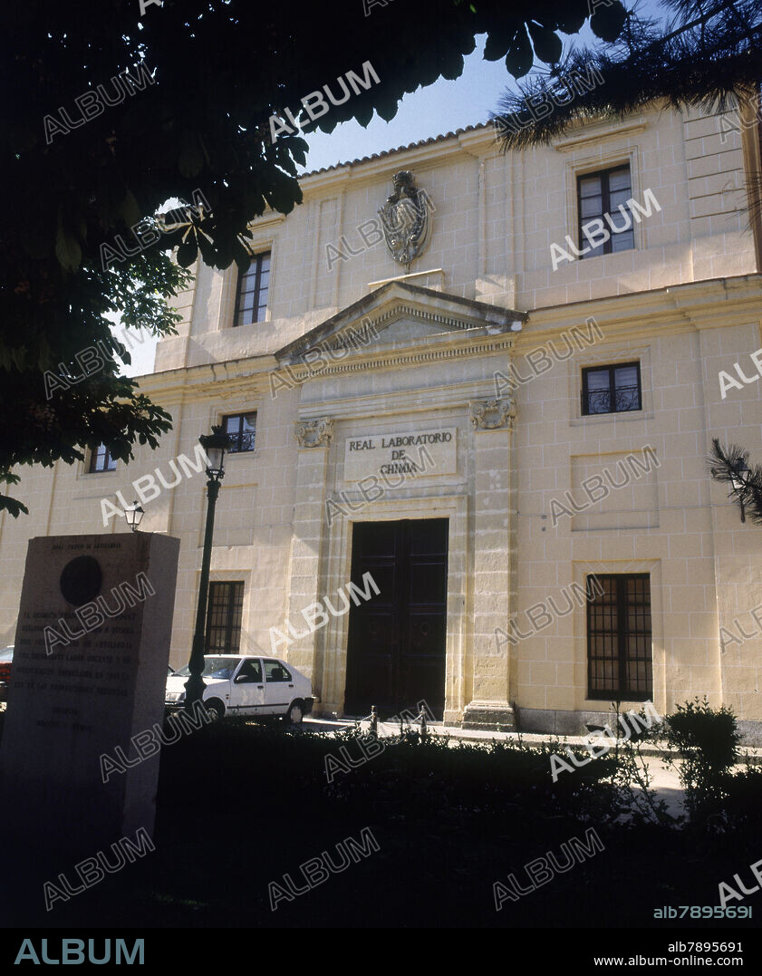 FACHADA DEL "REAL LABORATORIO DE CHIMIA" - VISTA SESGADA.