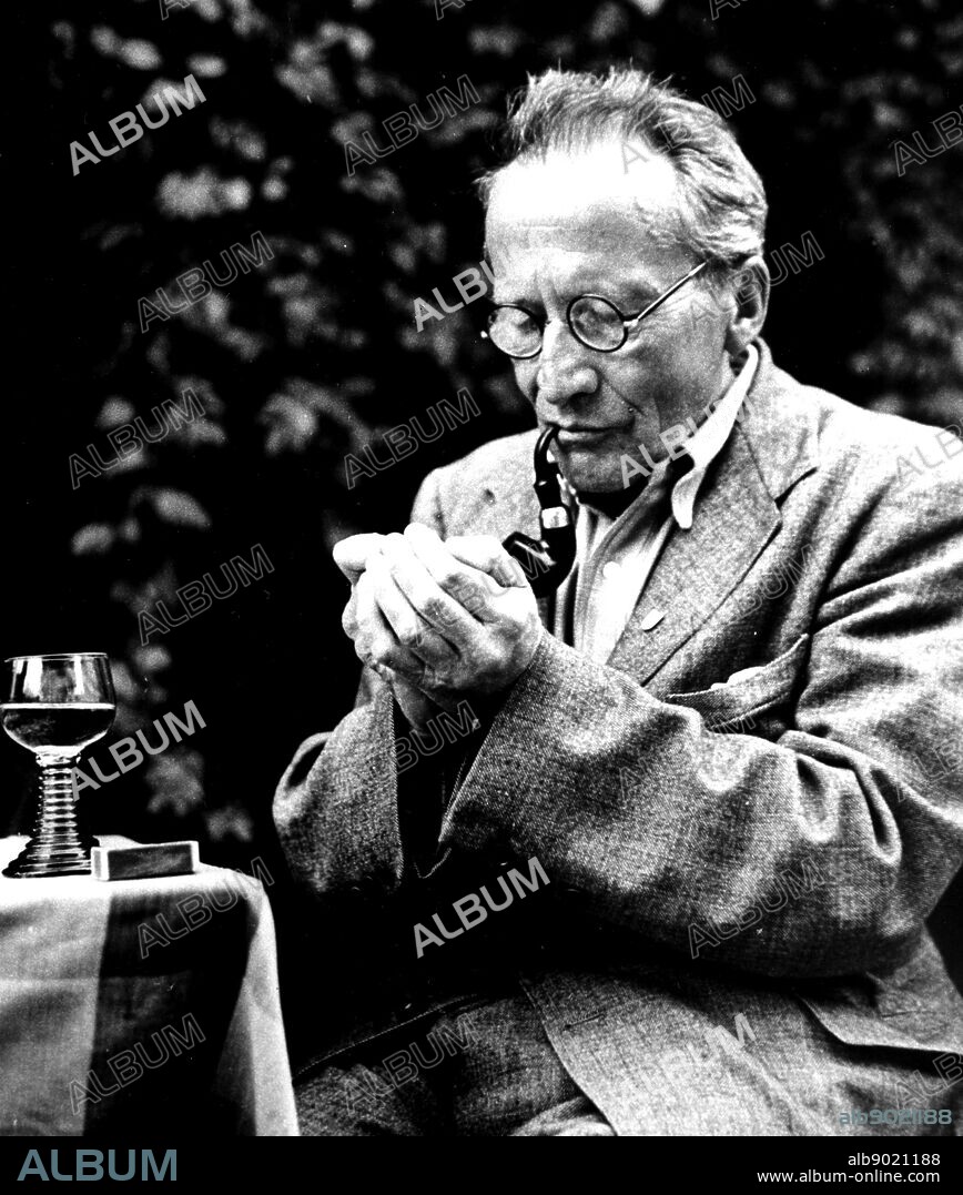 Erwin Schrodinger (1887-1961) Austrian physicist who researched wave mechanics as part of quantum theory. Nobel prize for physics 1933. Photograph taken 1956.