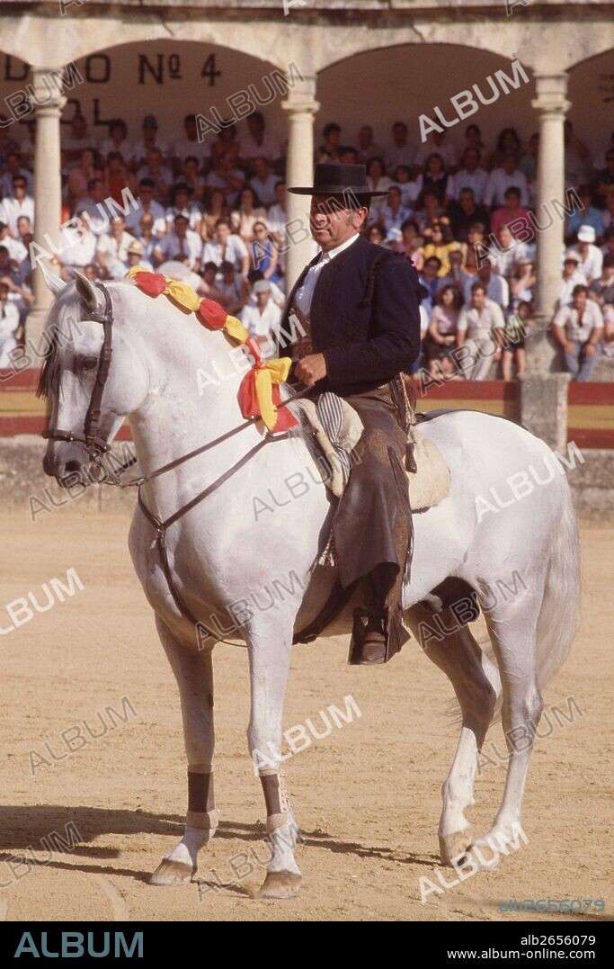 DOMECQ ROMERO , ALVARO  REJONEADOR ESPAÑOL . JEREZ DE LA FRONTERA 1940  ACTUACION EN LA PLAZA DE TOROS DE RONDA;.