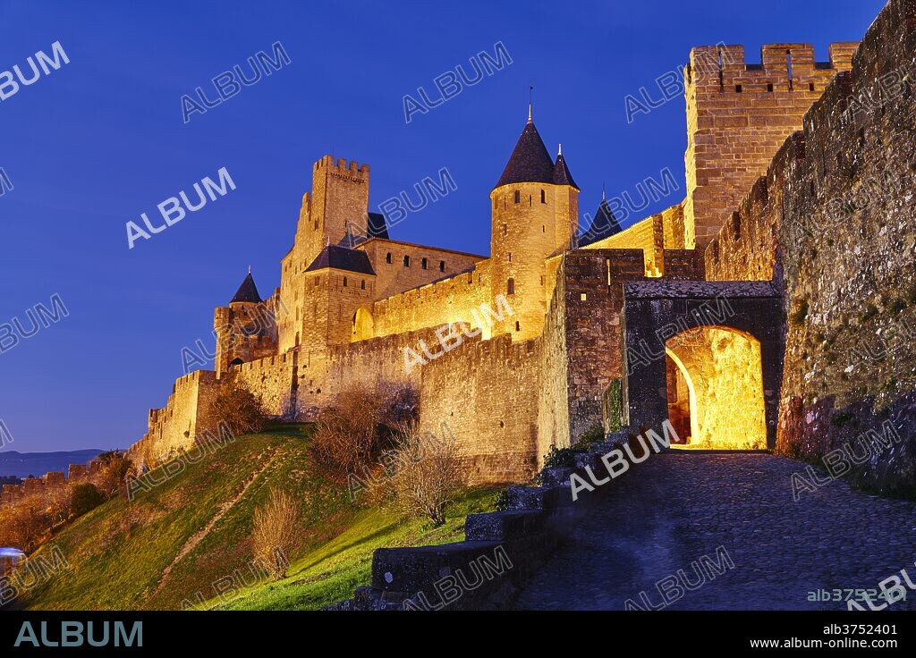Historic Fortified City of Carcassonne, UNESCO World Heritage Site, Languedoc-Roussillon, France, Europe.