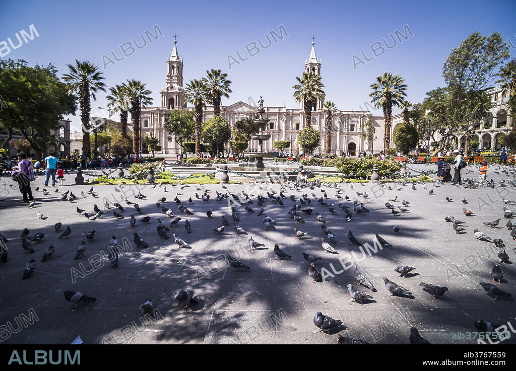 Basilica Cathedral of Arequipa (Basilica Catedral), Plaza de Armas, UNESCO World Heritage Site, Arequipa, Peru, South America.