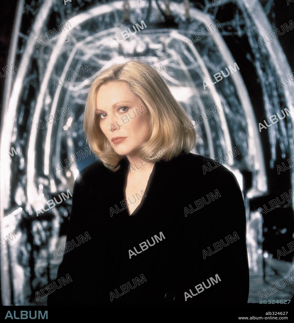 CATHY MORIARTY in CASPER, 1995, directed by BRAD SILBERLING. Copyright UNIVERSAL/AMBLIN.
