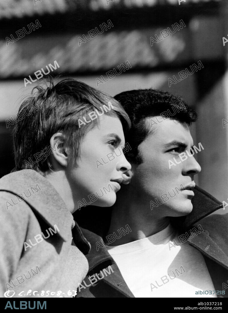 JAMES DARREN and JEAN SEBERG in LET NO MAN WRITE MY EPITAPH, 1960, directed by PHILIP LEACOCK. Copyright COLUMBIA PICTURES.