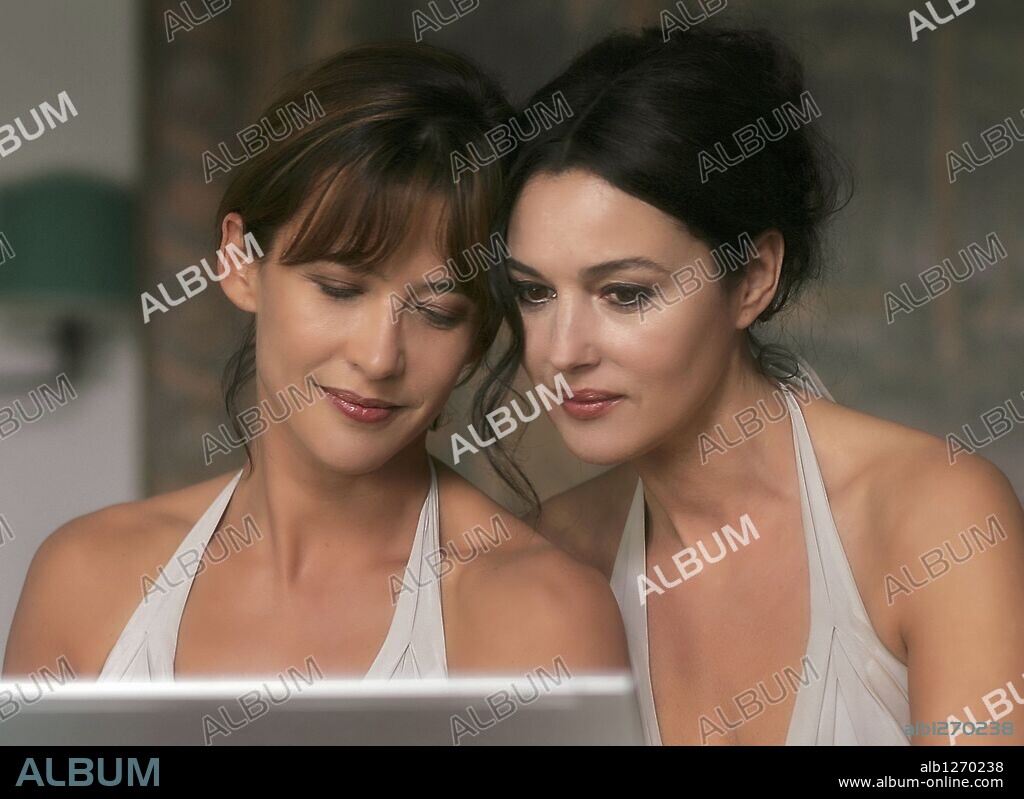 MONICA BELLUCCI et SOPHIE MARCEAU dans NE TE RETOURNE PAS, 2009, réalisé par MARINA DE VAN. Copyright AGAT FILMS.