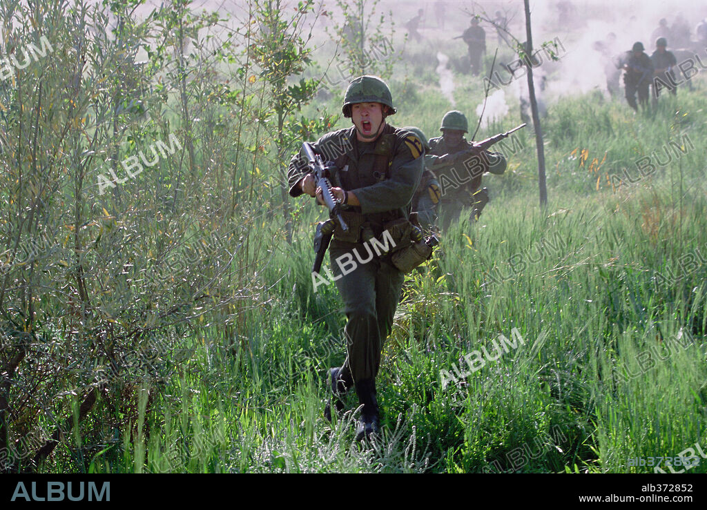 CHRIS KLEIN in WE WERE SOLDIERS, 2002, directed by RANDALL WALLACE. Copyright ICON PRODUCTIONS/WHEELHOUSE ENTERTAINMENT / VAUGHAN, STEPHEN.