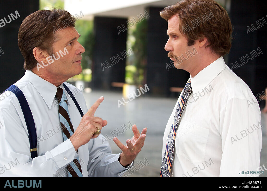 FRED WILLARD y WILL FERRELL en REPORTERO, EL: LA LEYENDA DE RON BURGUNDY, 2004 (ANCHORMAN: THE LEGEND OF RON BURGUNDY), dirigida por ADAM MCKAY. Copyright DREAMWORKS SKG / MASI, FRANK.