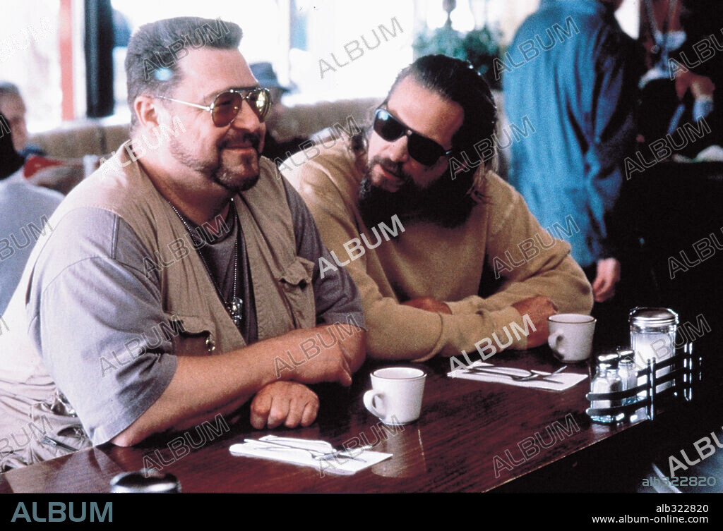 JEFF BRIDGES et JOHN GOODMAN dans THE BIG LEBOWSKI, 1998, réalisé par JOEL COEN. Copyright POLYGRAM/WORKING TITLE FILMS.