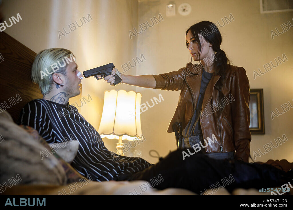 MACHINE GUN KELLY and MEGAN FOX in MIDNIGHT IN THE SWITCHGRASS, 2021, directed by RANDALL EMMETT. Copyright EFO FILMS.