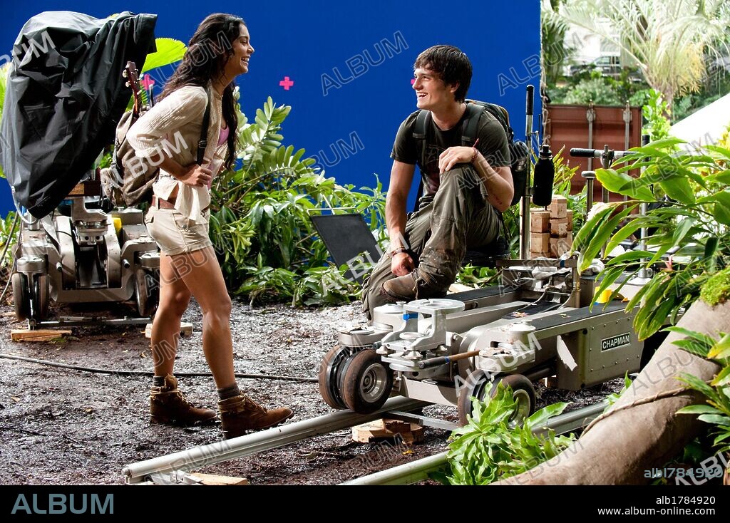JOSH HUTCHERSON und VANESSA HUDGENS in JOURNEY 2: THE MYSTERIOUS ISLAND, 2012, unter der Regie von BRAD PEYTON. Copyright NEW LINE CINEMA.