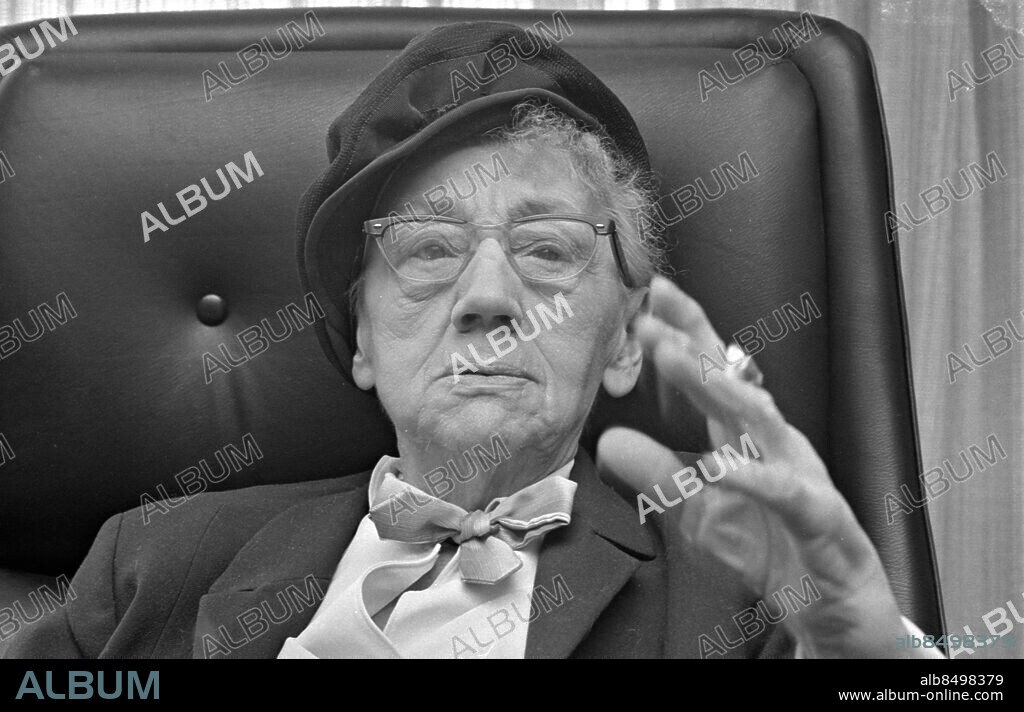 GÖTEBORG 1966-03-22.. Skådespelerskan Naima Wifstrand. *** Local Caption *** GT pärmblad 413 Foto: Kamerareportage / TT / Kod: 2524.