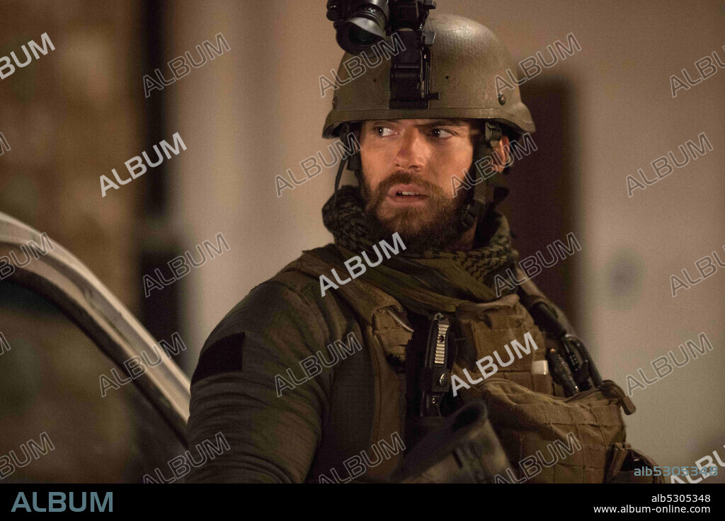 HENRY CAVILL en CASTILLO DE ARENA, 2017 (SAND CASTLE), dirigida por FERNANDO COIMBRA. Copyright TREEHOUSE PICTURES.