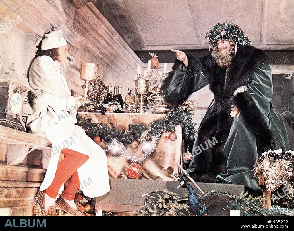 ALBERT FINNEY and KENNETH MORE in SCROOGE, 1970, directed by RONALD NEAME. Copyright 20TH CENTURY FOX.