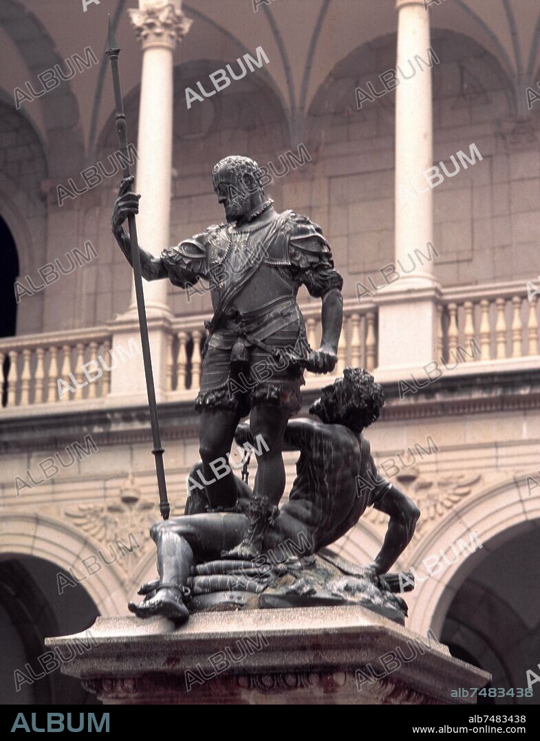 COPIA DE LA ESTATUA DE CARLOS V DOMINANDO AL FUROR EN EL PATIO DEL ALCAZAR DE TOLEDO.