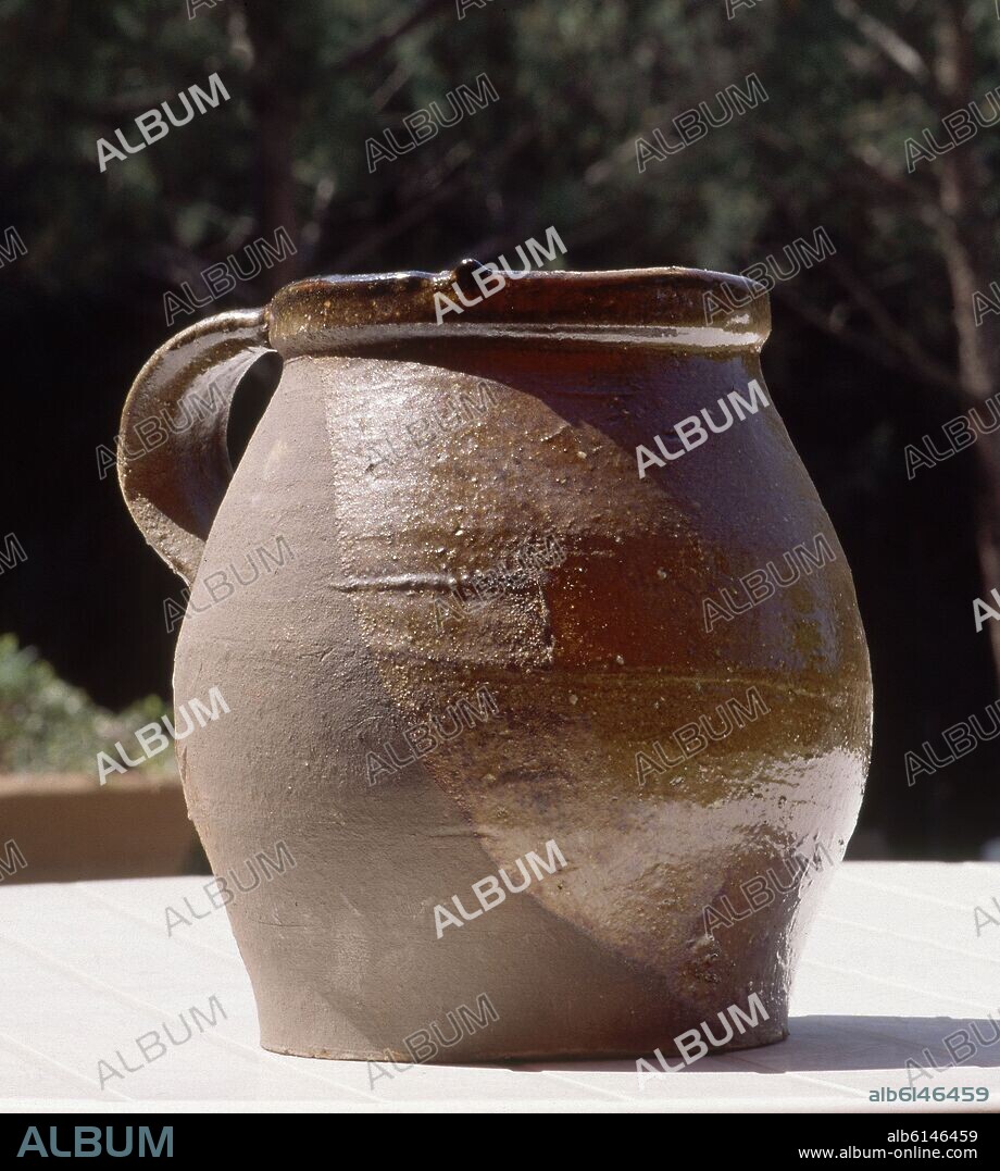 PUCHERO CON UNA SOLA ASA Y VIDRIADO PARCIAL- PARA FUEGO- ARTE POPULAR- S XX.