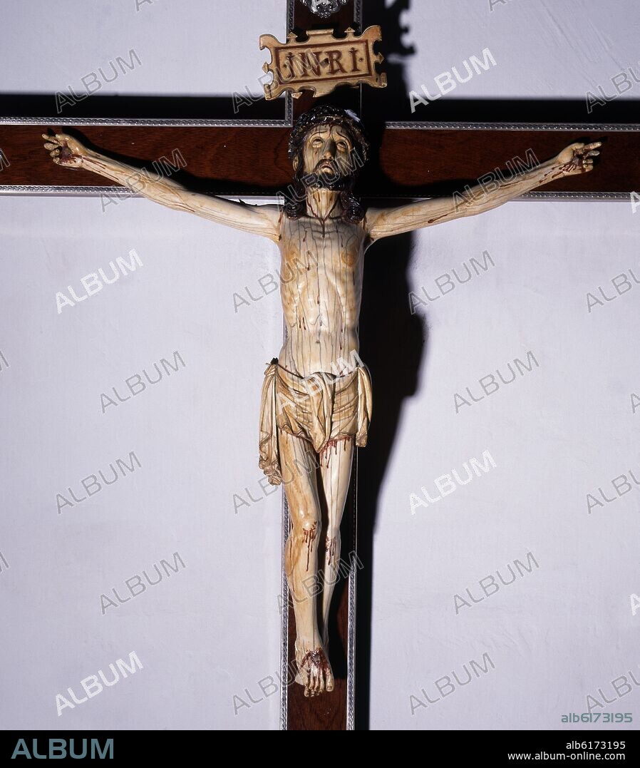 INTERIOR - CRUCIFICADO - PROCEDENTE DE FILIPINAS -MARFIL FILIPINO.
