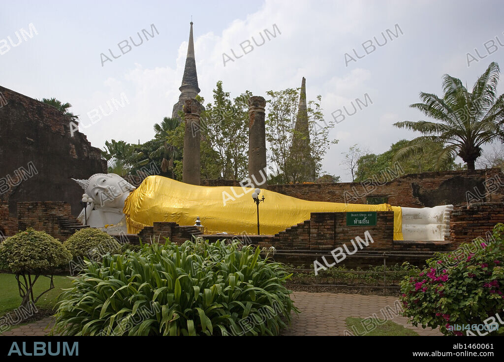 TEMPLO WAT YAI CHAI MONGKOL. ESTATUA DE BUDA RECLINADO. AYUTTHAYA (Patrimonio de la Humanidad) Tailandia.