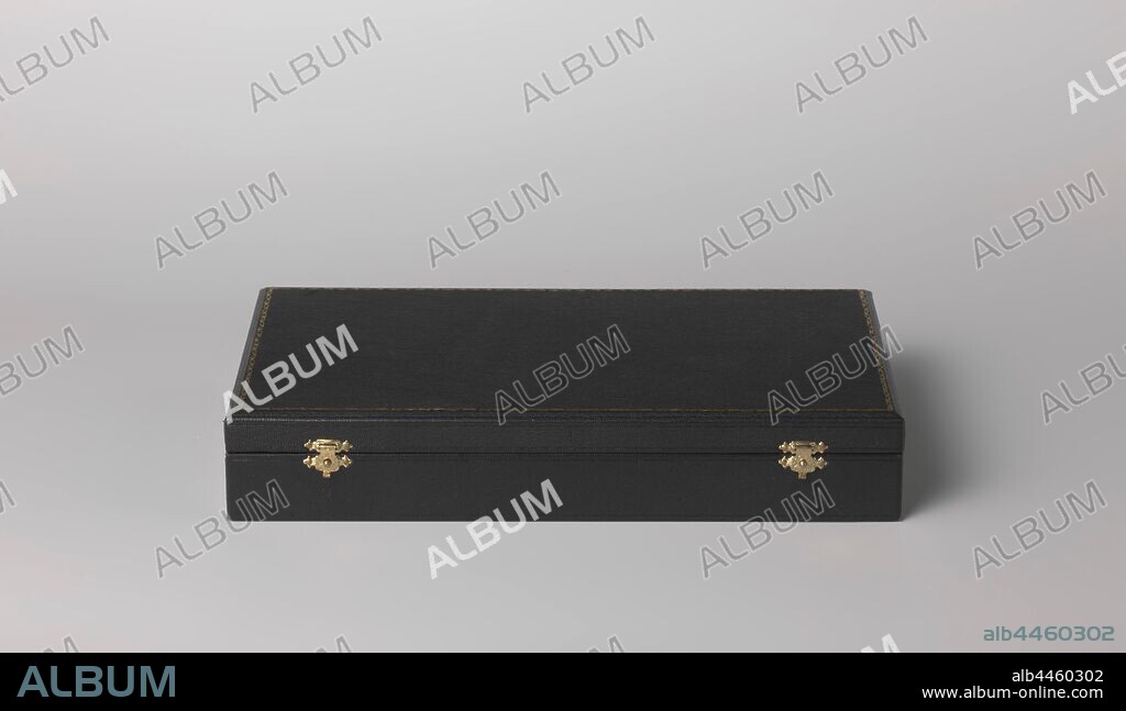 Box for fork and spoon of black leather and with gold rim on lid. Two clasps, Spoon with fan shaped handle, decorated on the front and back with low-relief bamboo tendrils and on the front, between these tendrils, with an oval medallion with a W. Marked KHC., c. 1900 - c. 2000, wood (plant material), leather, l 28 cm × d 16 cm × h 5 cm.