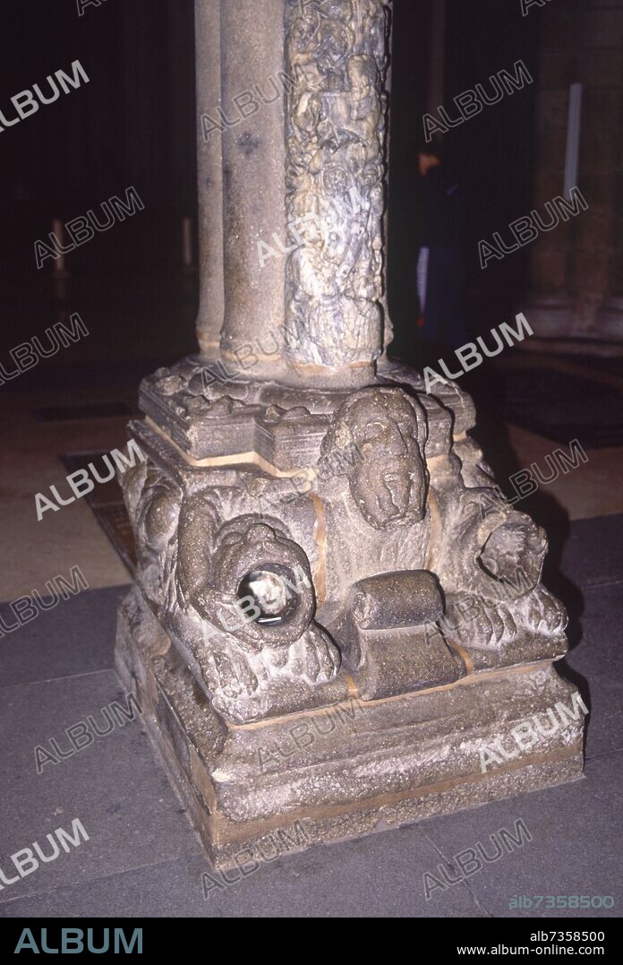 MAESTRO MATEO. BASA DE LA COLUMNA CENTRAL DEL PARTELUZ DEL PORTICO DE LA GLORIA O COLUMNA DE JESE - S XII.