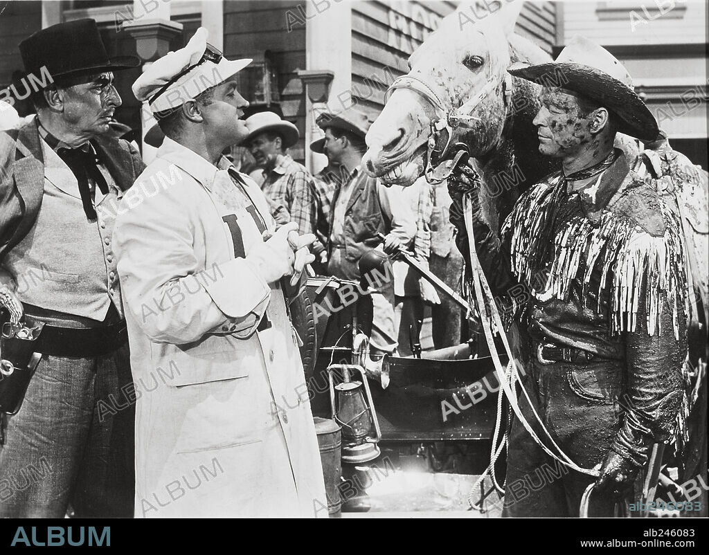 BOB HOPE and ROY ROGERS in SON OF PALEFACE, 1952, directed by FRANK TASHLIN. Copyright PARAMOUNT PICTURES.