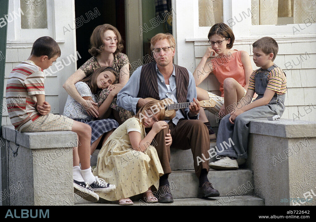 JULIANNE MOORE and WOODY HARRELSON in PRIZE WINNER OF DEFIANCE, OHIO, THE, 2005, directed by JANE ANDERSON. Copyright REVOLUTION ERIE PRODUCTIONS LTD./IMAGEMOVERS.