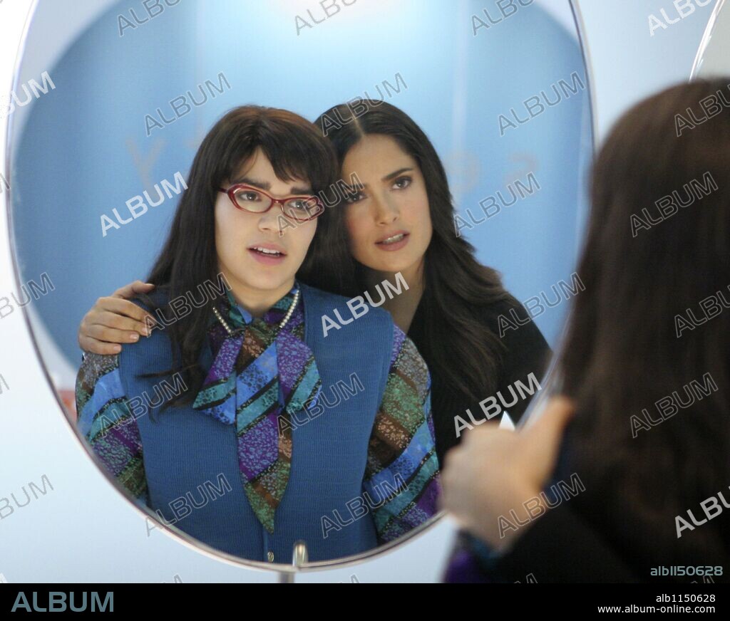 AMERICA FERRERA and SALMA HAYEK in UGLY BETTY, 2006. Copyright TOUCHSTONE TELEVISION.