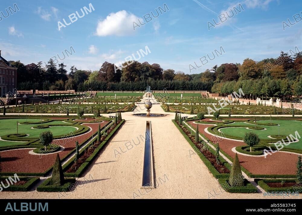 Apeldoorn (Gueldre, Pays-Bas), palais Het Loo (constr. 1685-92 sous Guillaume III d'Orange ; arch. : Jacob Roman et Daniel Marot). Jardins.