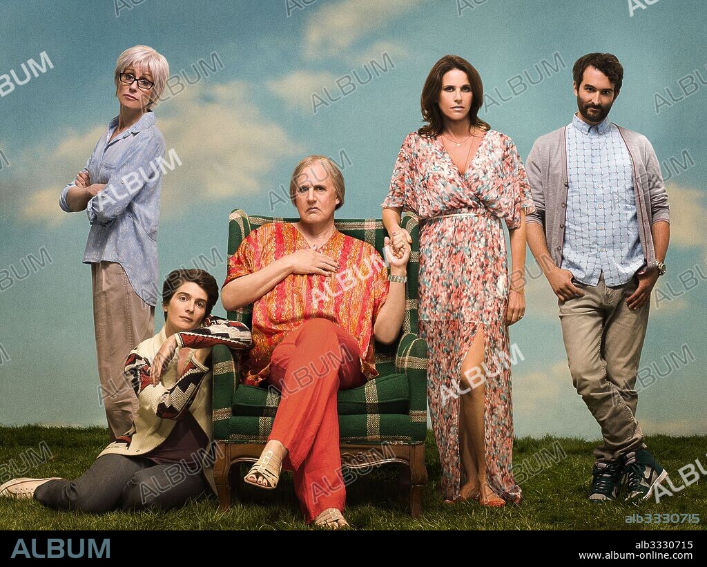 AMY LANDECKER, GABY HOFFMANN, JAY DUPLASS, JEFFREY TAMBOR and JUDITH LIGHT in TRANSPARENT, 2014, directed by JILL SOLOWAY. Copyright AMAZON STUDIOS.