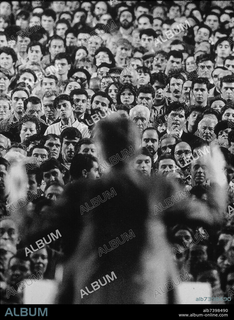 MITIN POLITICO - AÑOS 70.