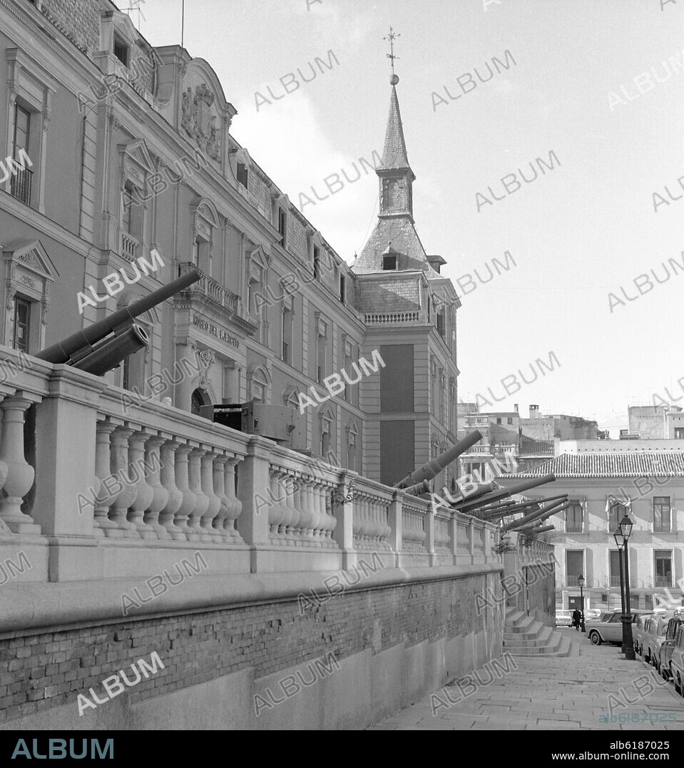 ALONSO CARBONELL. FACHADA DEL MUSEO DEL EJERCITO - 1633 - FOTOGRAFIA EN BLANCO Y NEGRO - AÑOS 60.