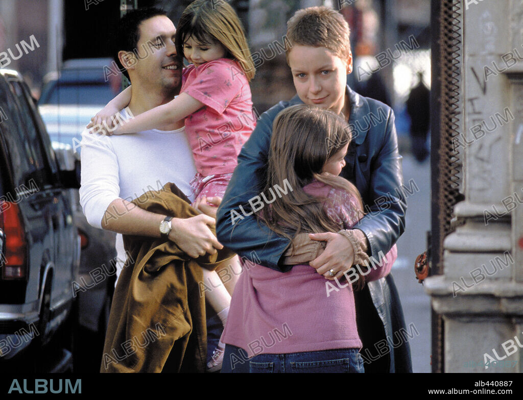 EMMA BOLGER, PADDY CONSIDINE, SAMANTHA MORTON and SARAH BOLGER in IN AMERICA, 2002, directed by JIM SHERIDAN. Copyright 20TH CENTURY FOX.