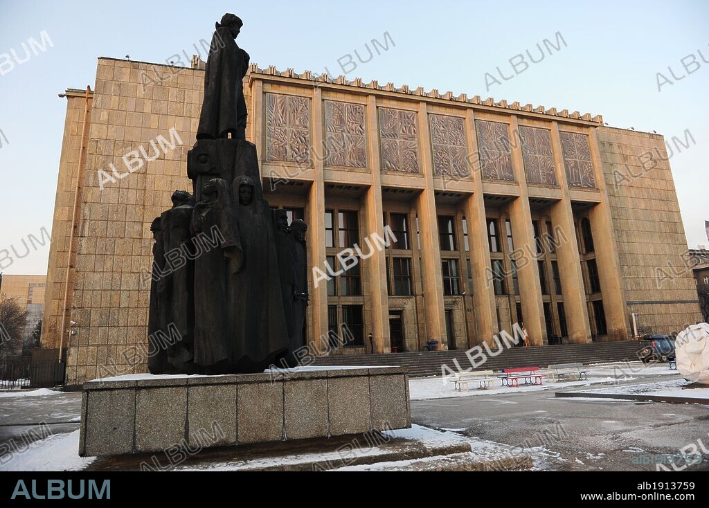 Krakow, Poland. National Museum (MNK). Exterior view of the building and monument dedicated to Polish artist, playwright and poet, Stanislaw Wyspianski (1869-1907).