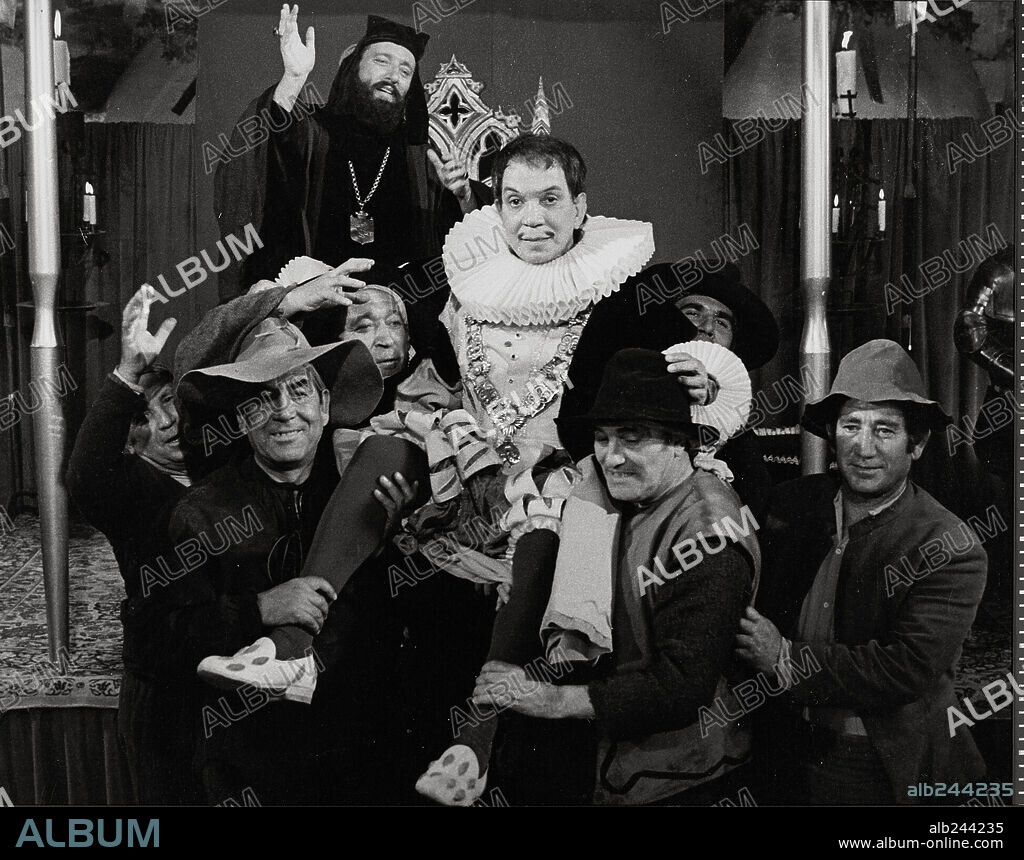CANTINFLAS en DON QUIJOTE CABALGA DE NUEVO, 1973, dirigida por ROBERTO GAVALDON. Copyright RIOMA FILMS, S.A.