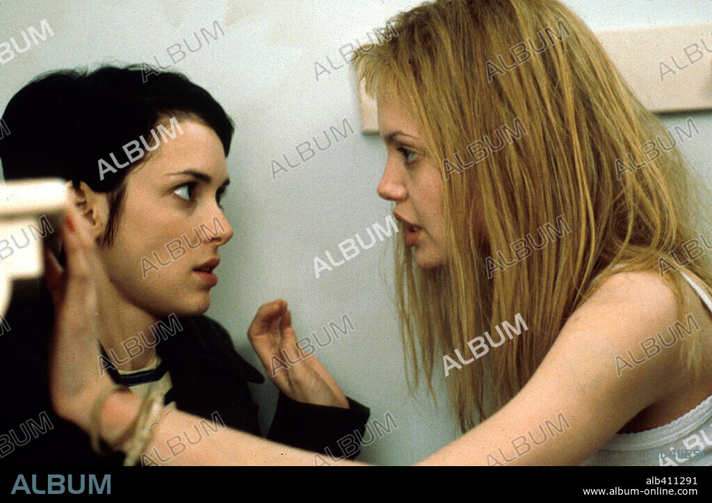 ANGELINA JOLIE and WINONA RYDER in GIRL INTERRUPTED 1999