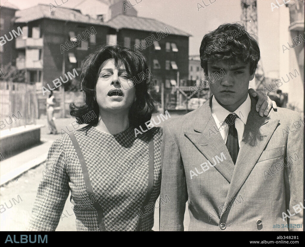 ANNA MAGNANI and FRANCO CITTI in MAMMA ROMA, 1962, directed by PIER PAOLO PASOLINI. Copyright ARCO FILMS, S.L.