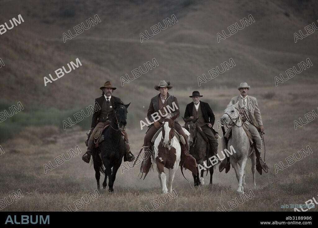 KURT RUSSELL, MATTHEW FOX and PATRICK WILSON in BONE TOMAHAWK, 2015, directed by S. CRAIG ZAHLER. Copyright CALIBER MEDIA COMPANY.