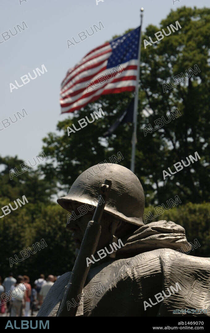 Estados Unidos. Washington D. C. Estatuas del Memorial a los Veteranos de la Guerra de Corea (Korean War Veterans Memorial), 1995, obra de Frank Gaylord (1925-2018). Representan un escuadrón de patrulla. Parque West Potomac, National Mall.