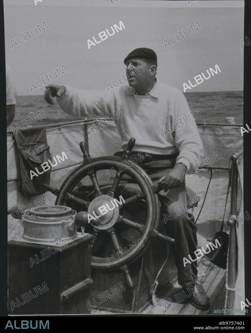 Portugal, 1958. Don Juan de Borbón, along the Portuguese coasts aboard the "Saltillo".
