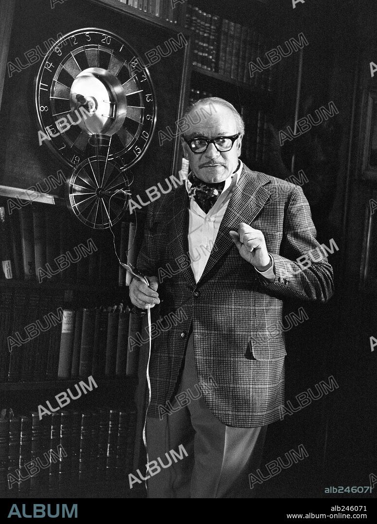 LAURENCE OLIVIER in SLEUTH, 1972, directed by JOSEPH L. MANKIEWICZ. Copyright 20TH CENTURY FOX.