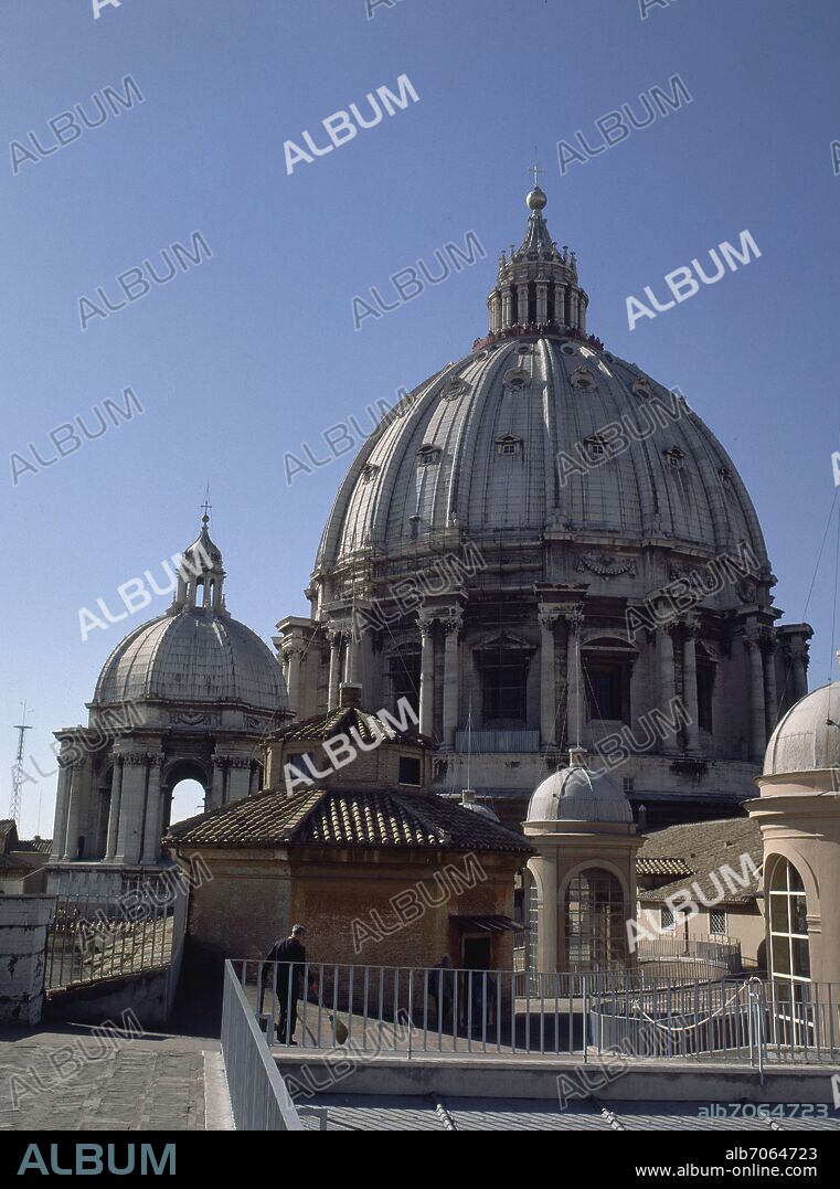 MIGUEL ANGEL. CUPULA DE SAN PEDRO VISTA DESDE LAS TEJADOS DE LA BASILICA.