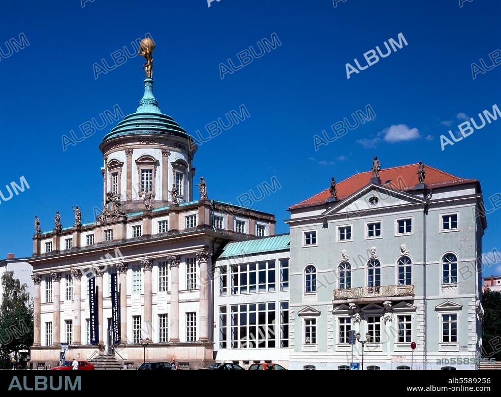 Potsdam, Altes Rathaus und Knobelsdorff-Haus. © Jochen Helle Format / Filmsize: 6 × 9 cm.