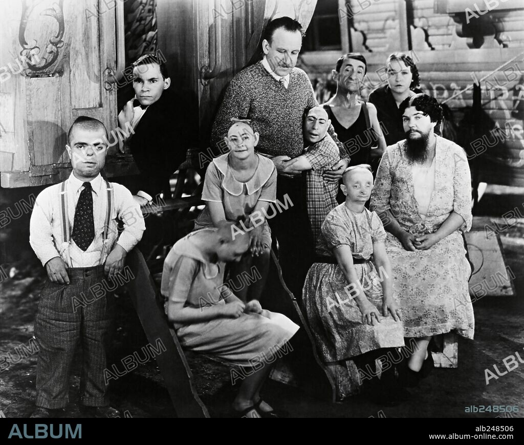 TOD BROWNING dans FREAKS - LA MONSTRUEUSE PARADE, 1932 (FREAKS), réalisé par TOD BROWNING. Copyright METRO GOLDWYN MAYER.