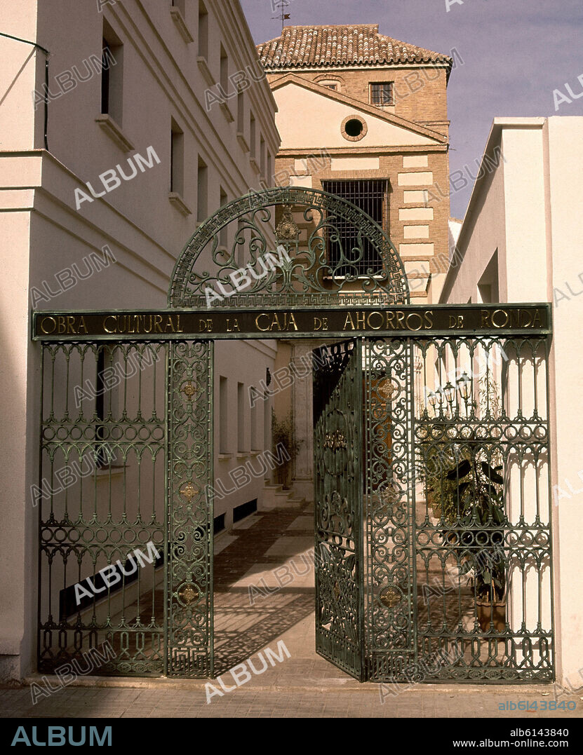 CONSERVATORIO DE MUSICA MARIA CRISTINA, CONSTRUIDO A FINALES DEL SIGLO XV COMO CONVENTO DE SAN FRANCISCO.