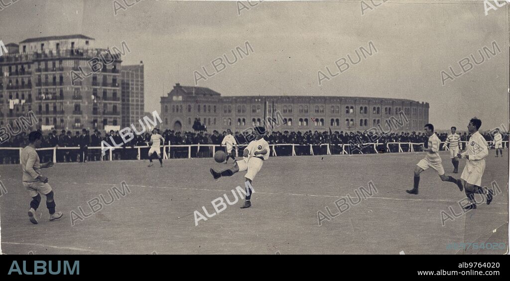 Madrid, 02/01/1913. Partido amistoso que jugaron el Madrid y el Rácing de París en el campo de O'Donell.