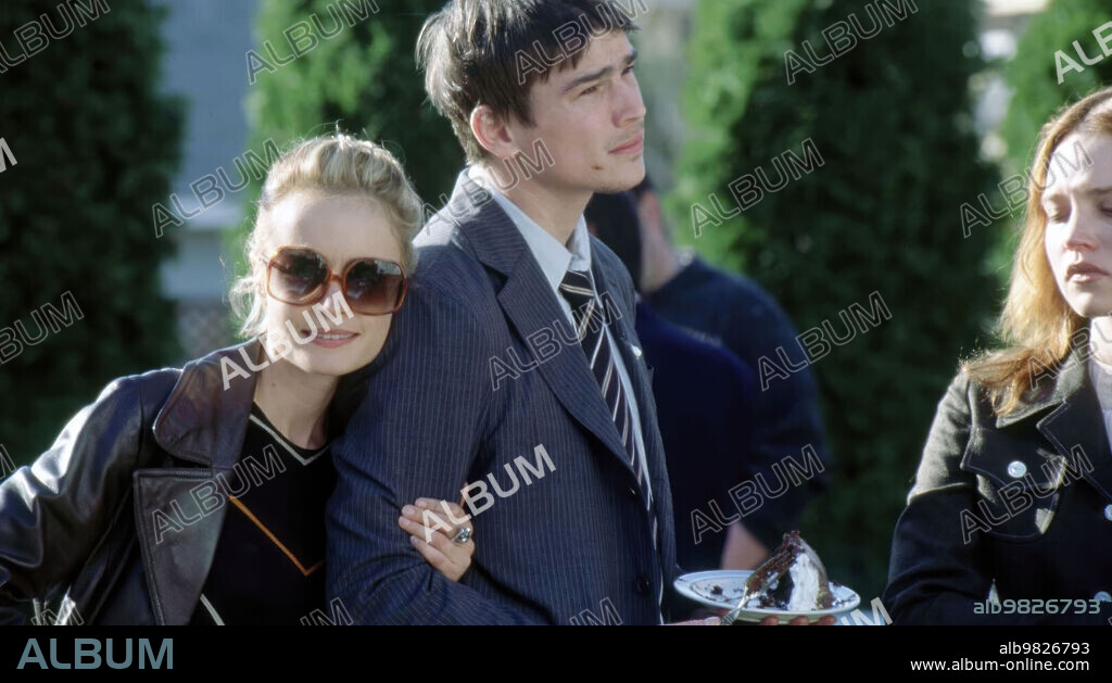 JOSH HARTNETT y RADHA MITCHELL en LOCOS DE AMOR, 2005 (MOZART AND THE WHALE), dirigida por PETTER NAESS. Copyright MILLENNIUM FILMS.